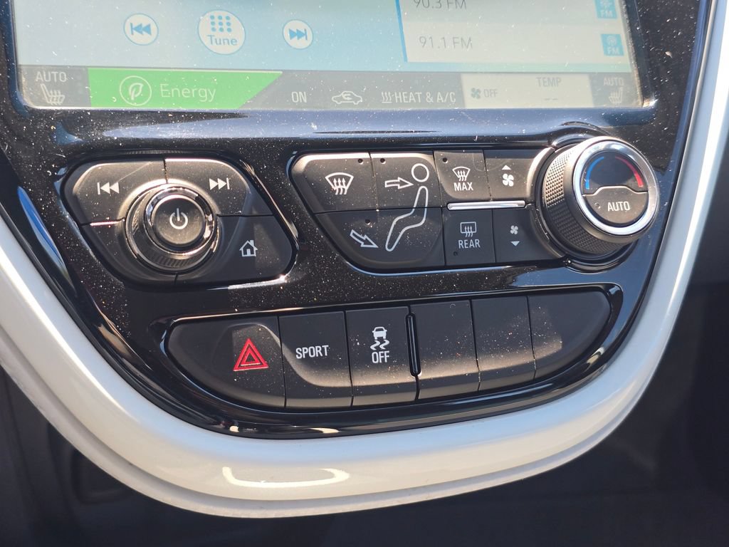 Used 2017 Chevrolet Bolt Premier w/ Driver Confidence II Package FWD image 27