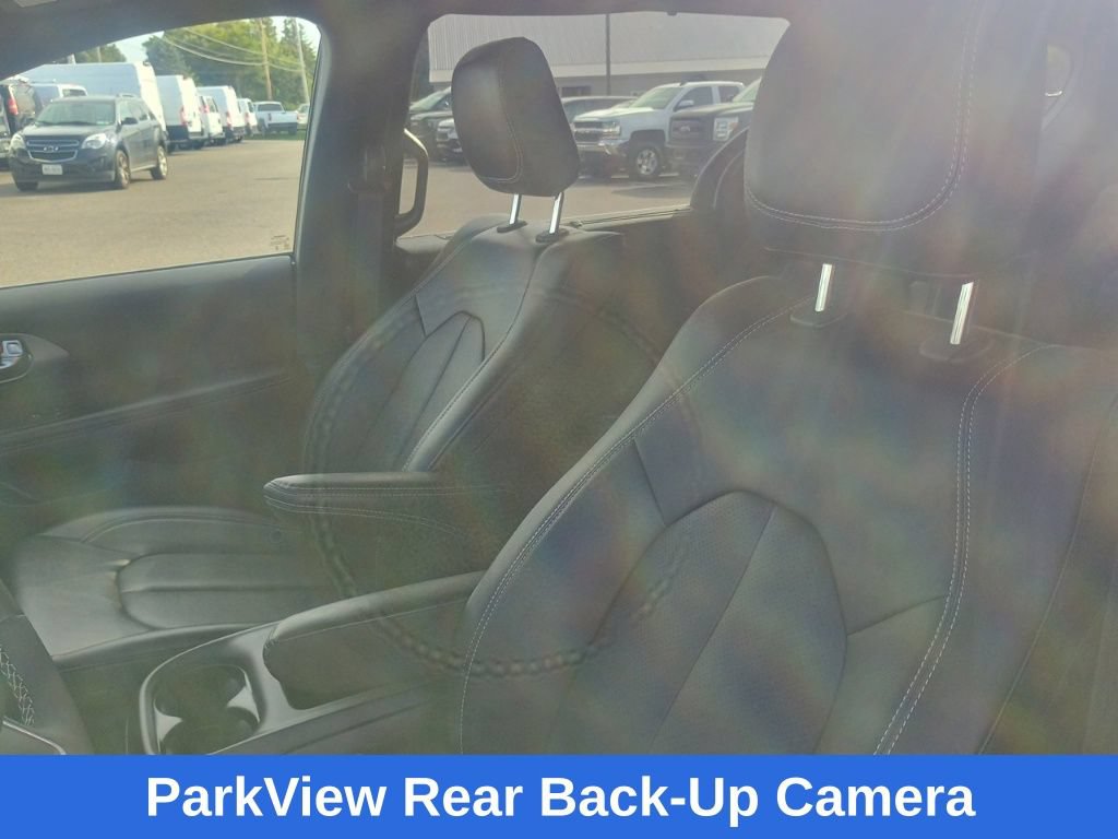 Used 2025 Chrysler Pacifica Select FWD image 13