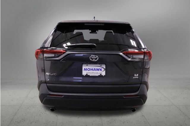 Used 2023 Toyota RAV4 LE AWD/4WD image 4