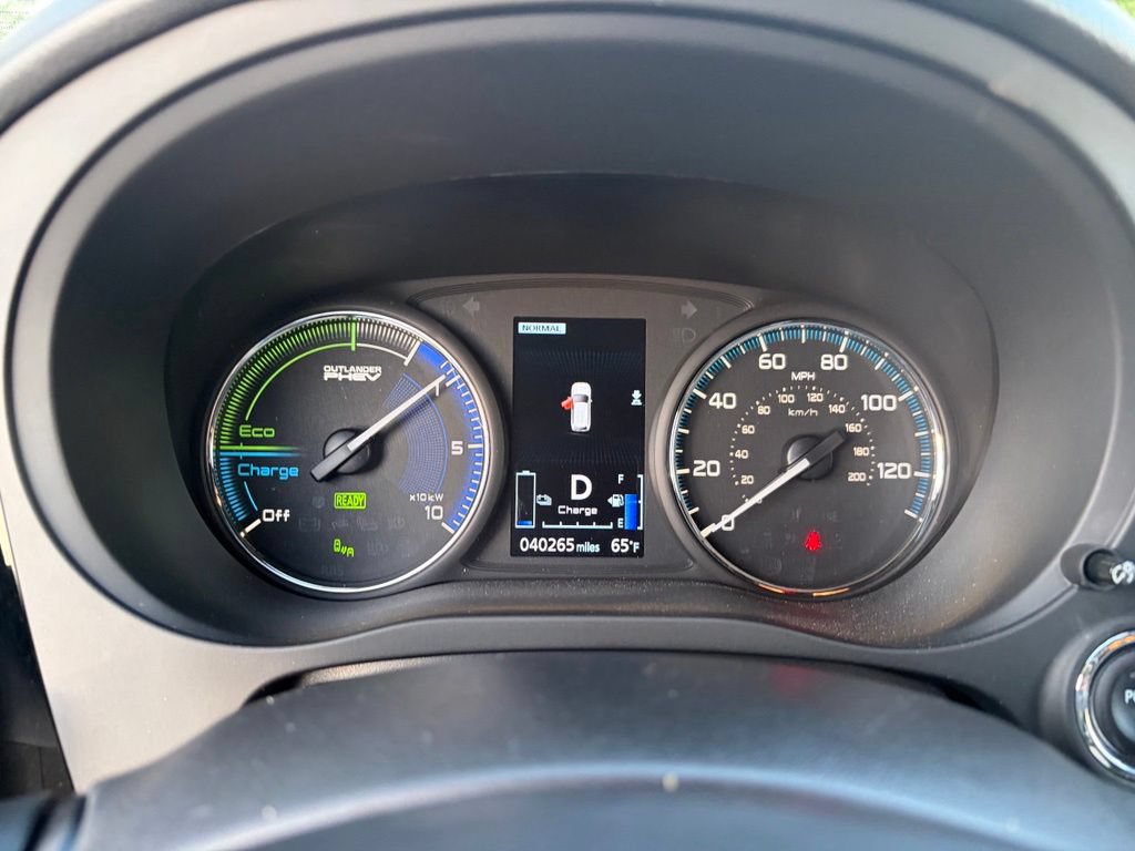Used 2021 Mitsubishi Outlander 4WD Plug-In Hybrid image 31