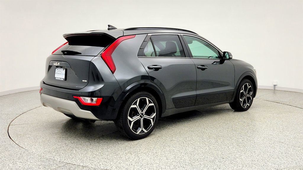 Used 2023 Kia Niro EX Touring image 5