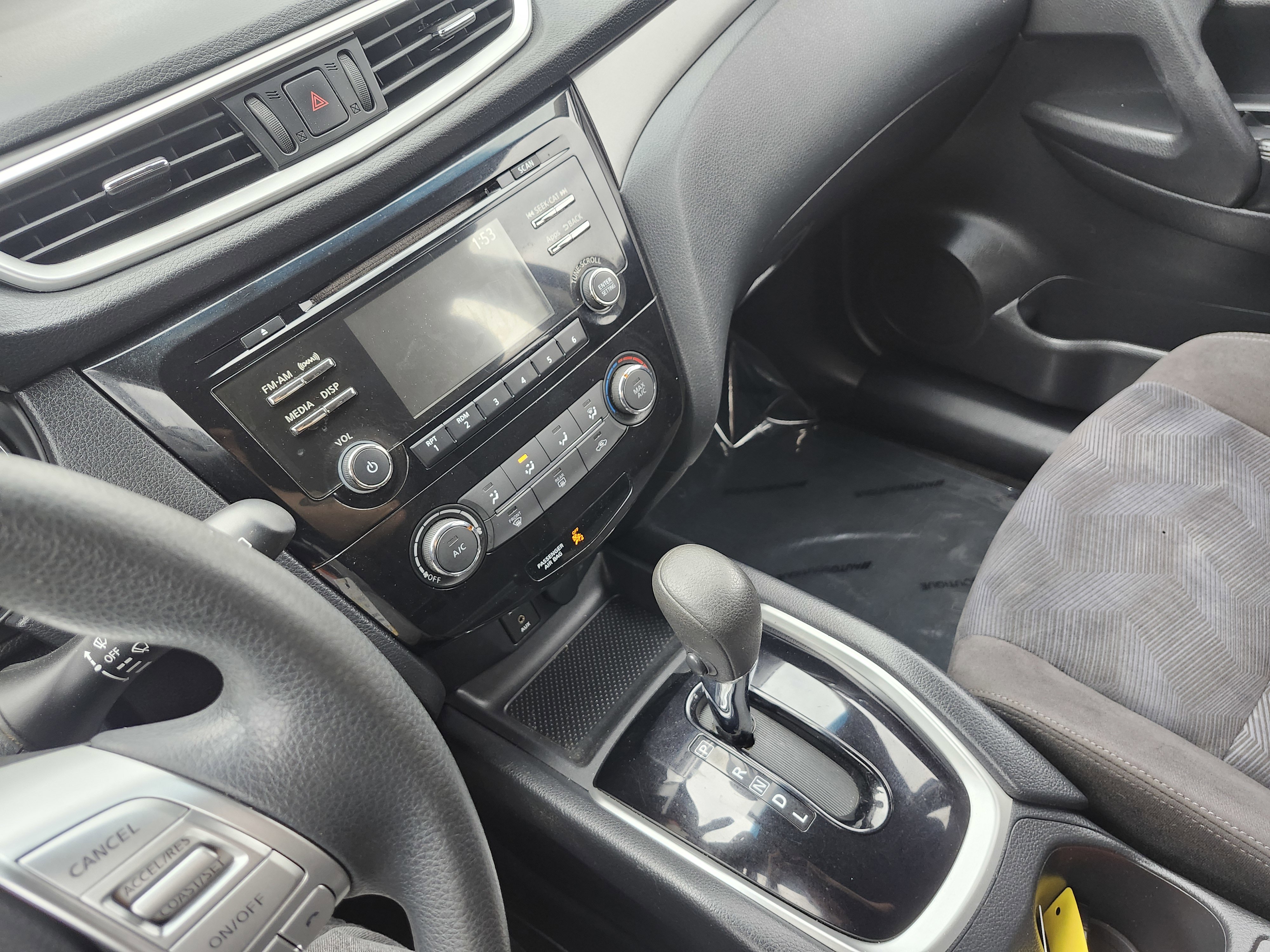 Used 2015 Nissan Rogue S AWD/4WD image 26