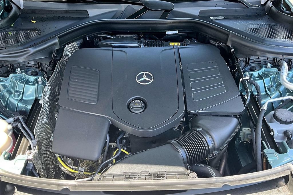 Used 2025 Mercedes-Benz GLC 300 4MATIC image 9