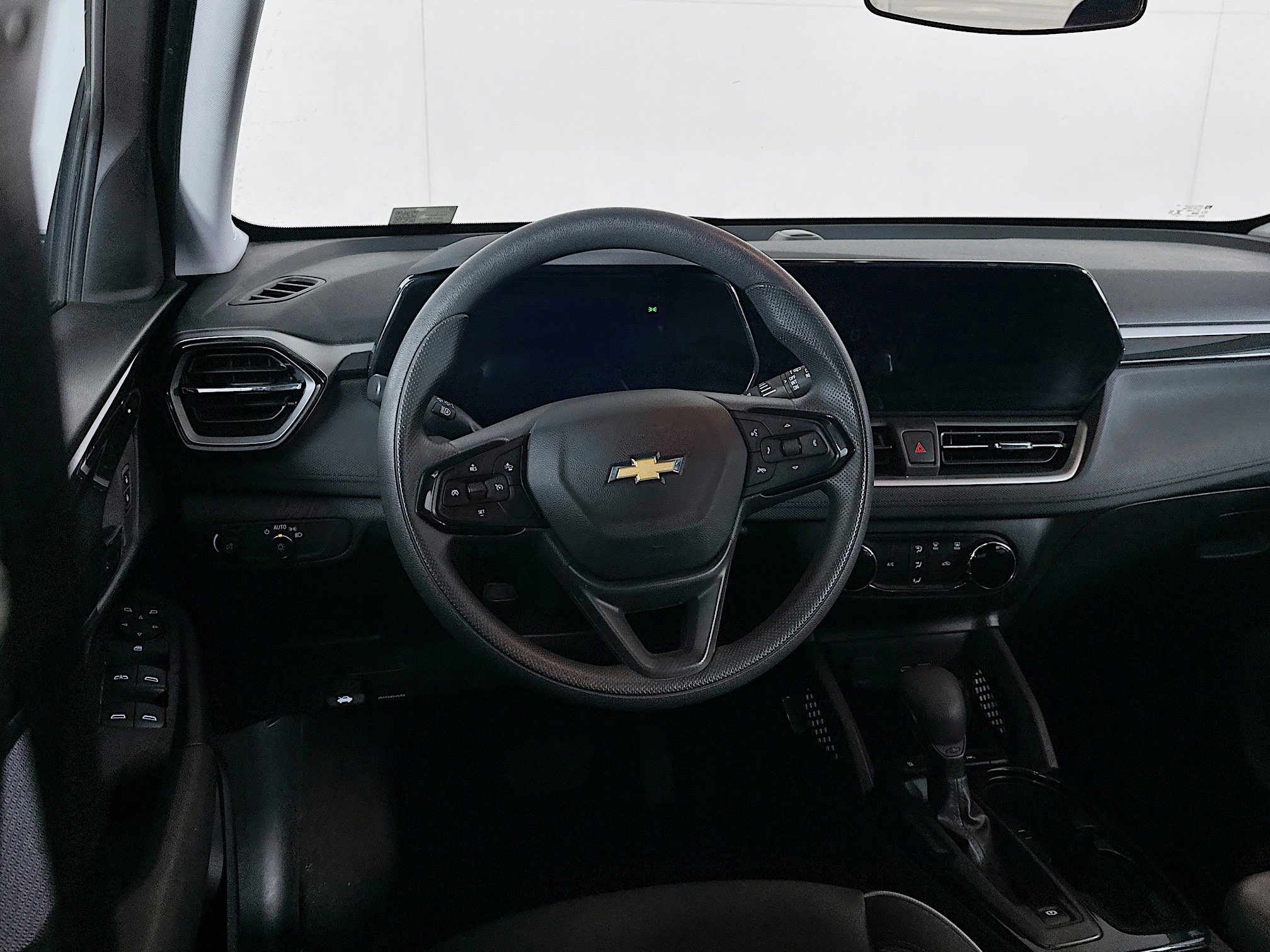 Used 2024 Chevrolet TrailBlazer LS image 17
