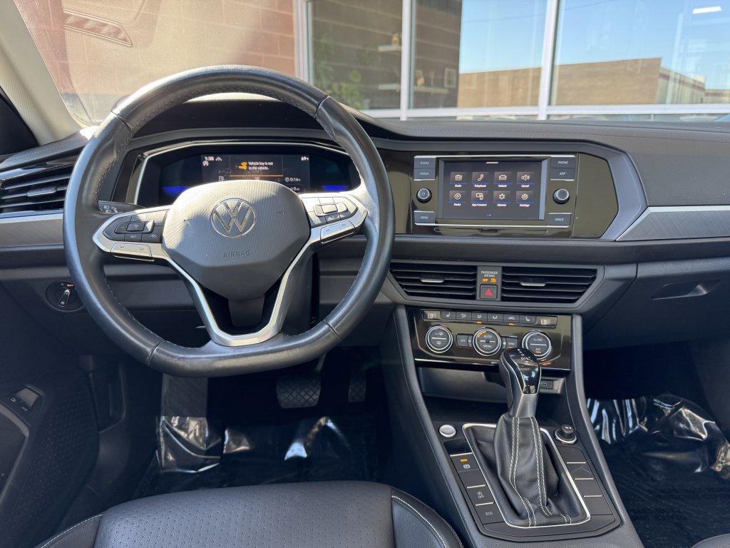 Used 2022 Volkswagen Jetta SE w/ Panoramic Sunroof Package image 16