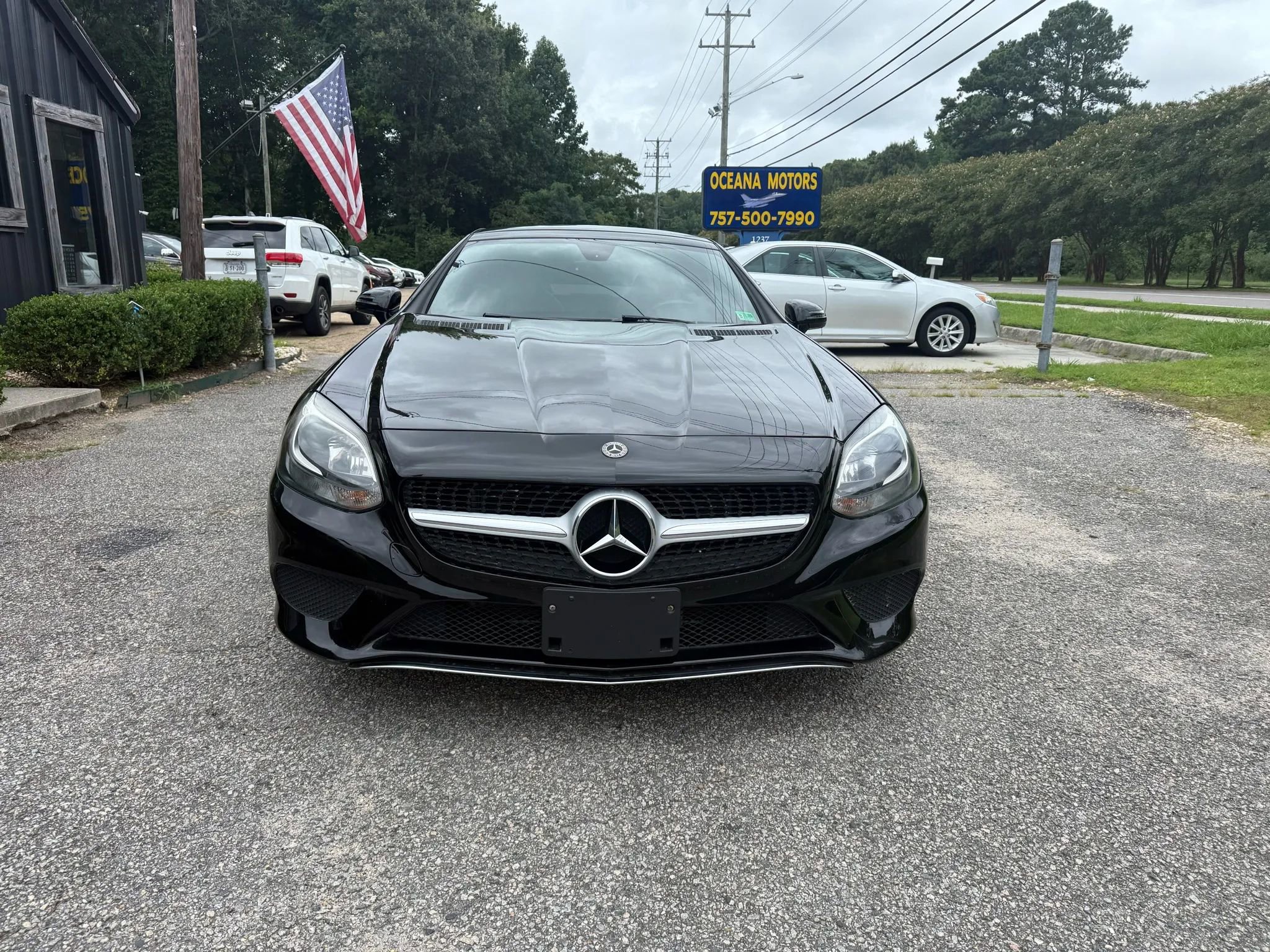 Used 2018 Mercedes-Benz SLC 300 image 2