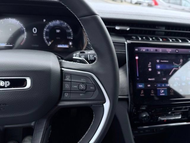 Used 2025 Jeep Grand Cherokee Limited AWD/4WD image 29