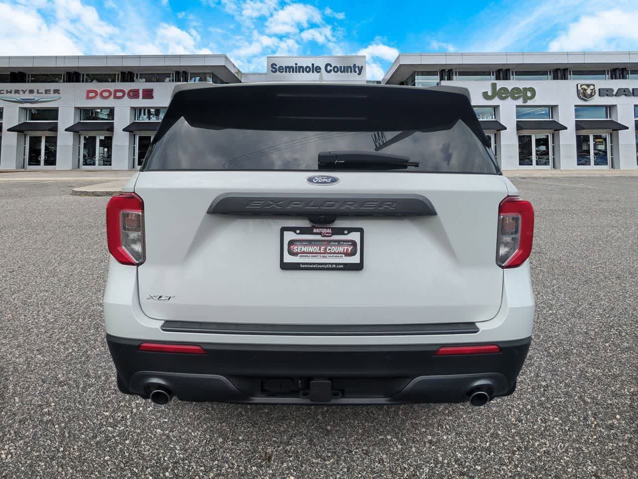 Used 2023 Ford Explorer XLT w/ Equipment Group 202A RWD image 7