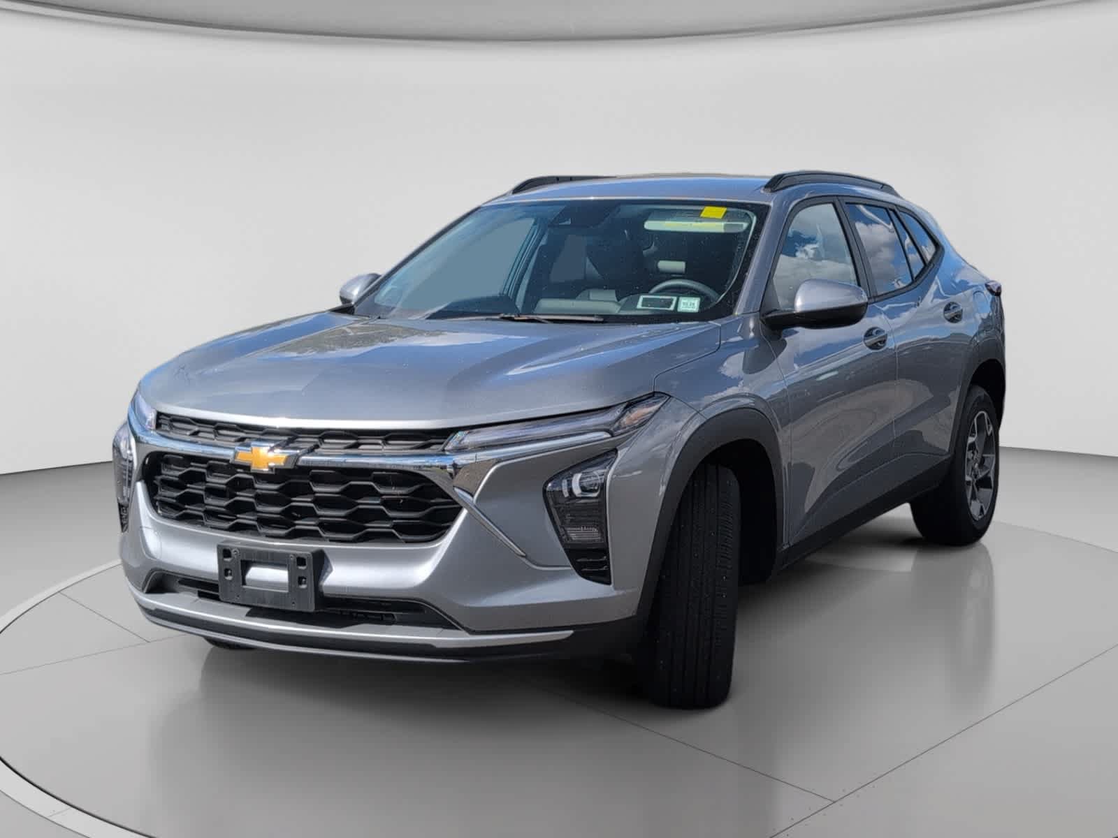 Used 2025 Chevrolet Trax LT FWD image 3