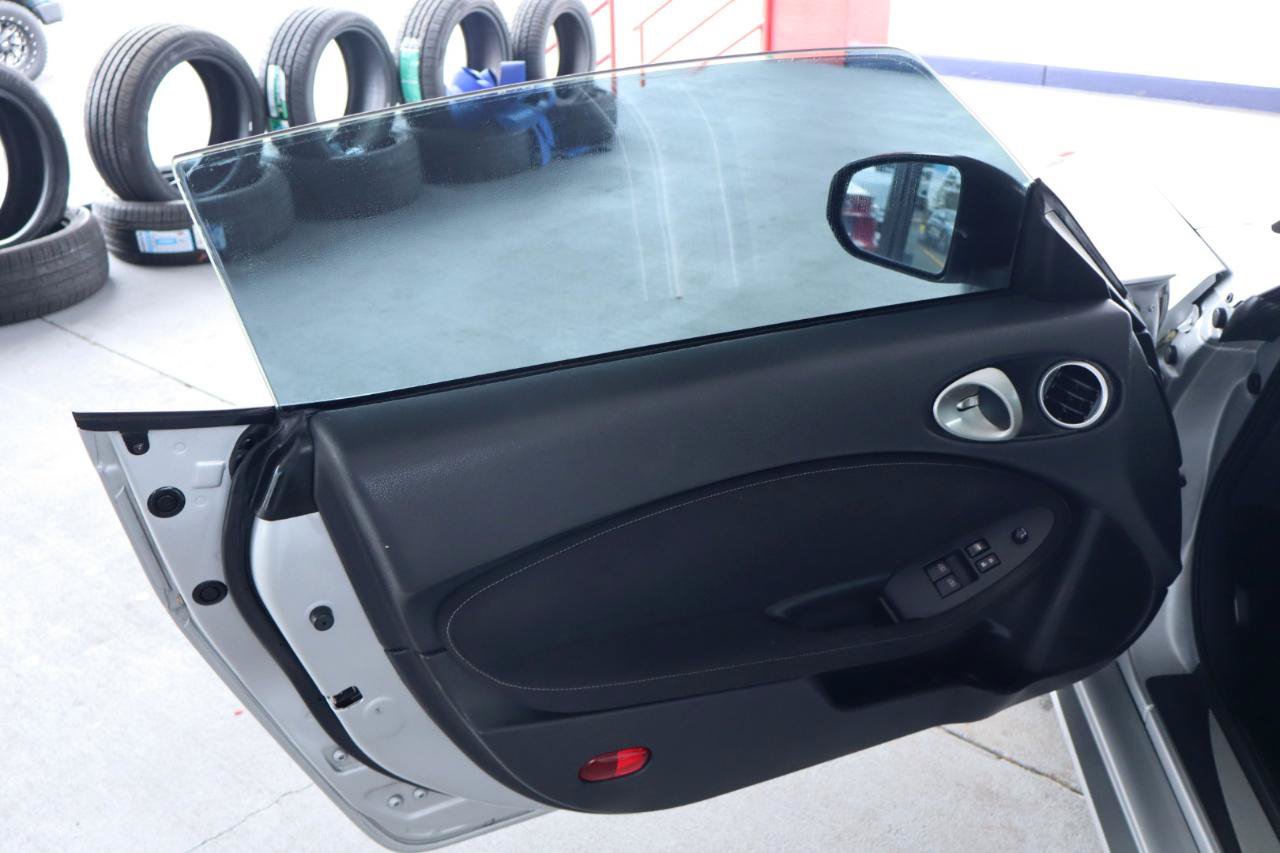 Used 2019 Nissan 370Z Coupe RWD image 12
