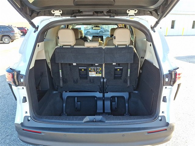 Used 2022 Toyota Sienna XLE image 27