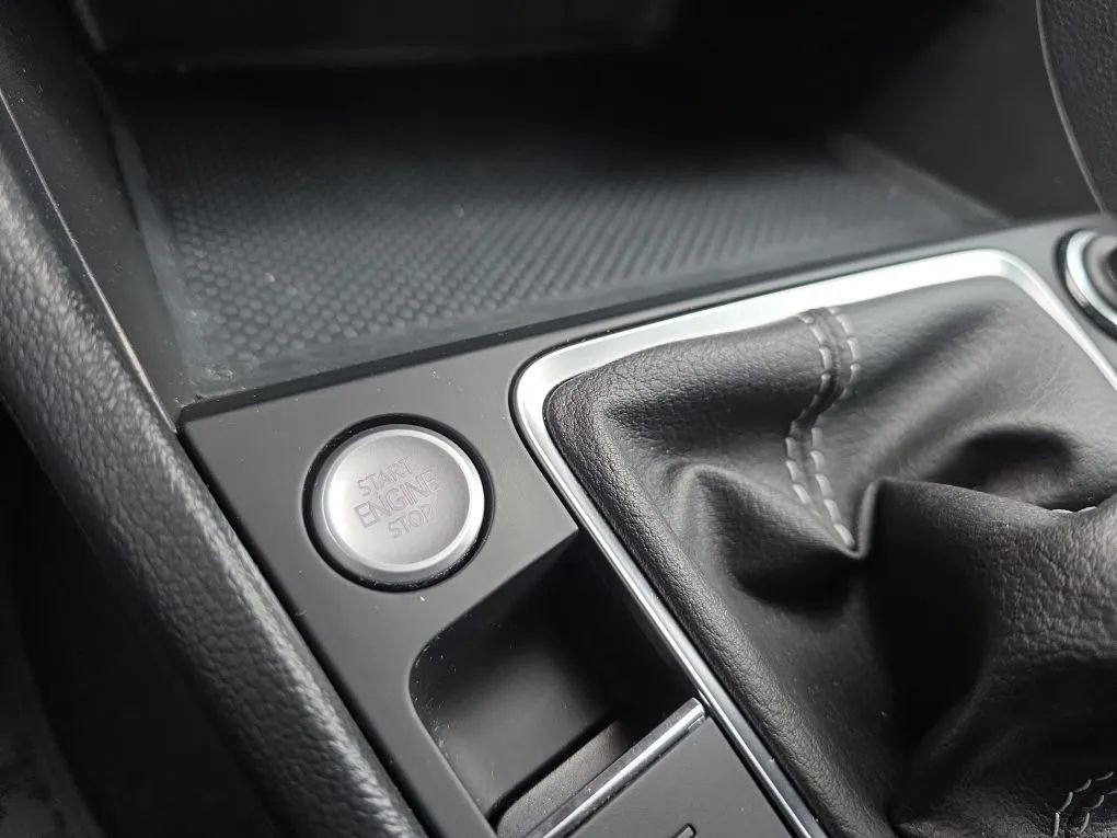 Used 2023 Volkswagen Jetta SE FWD image 32