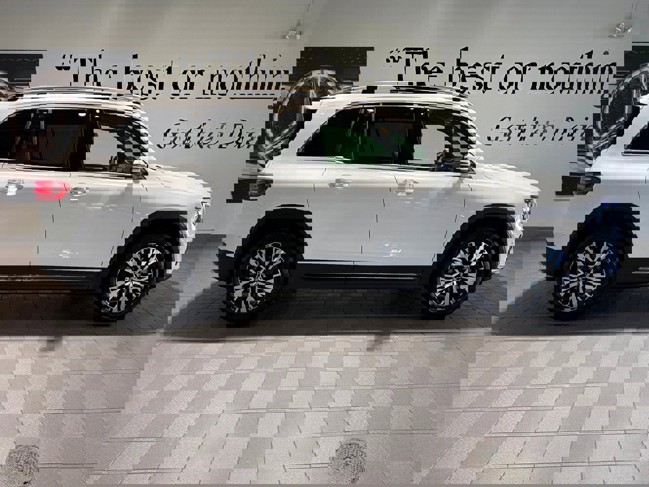 New 2025 Mercedes-Benz GLB 250 4MATIC image 3