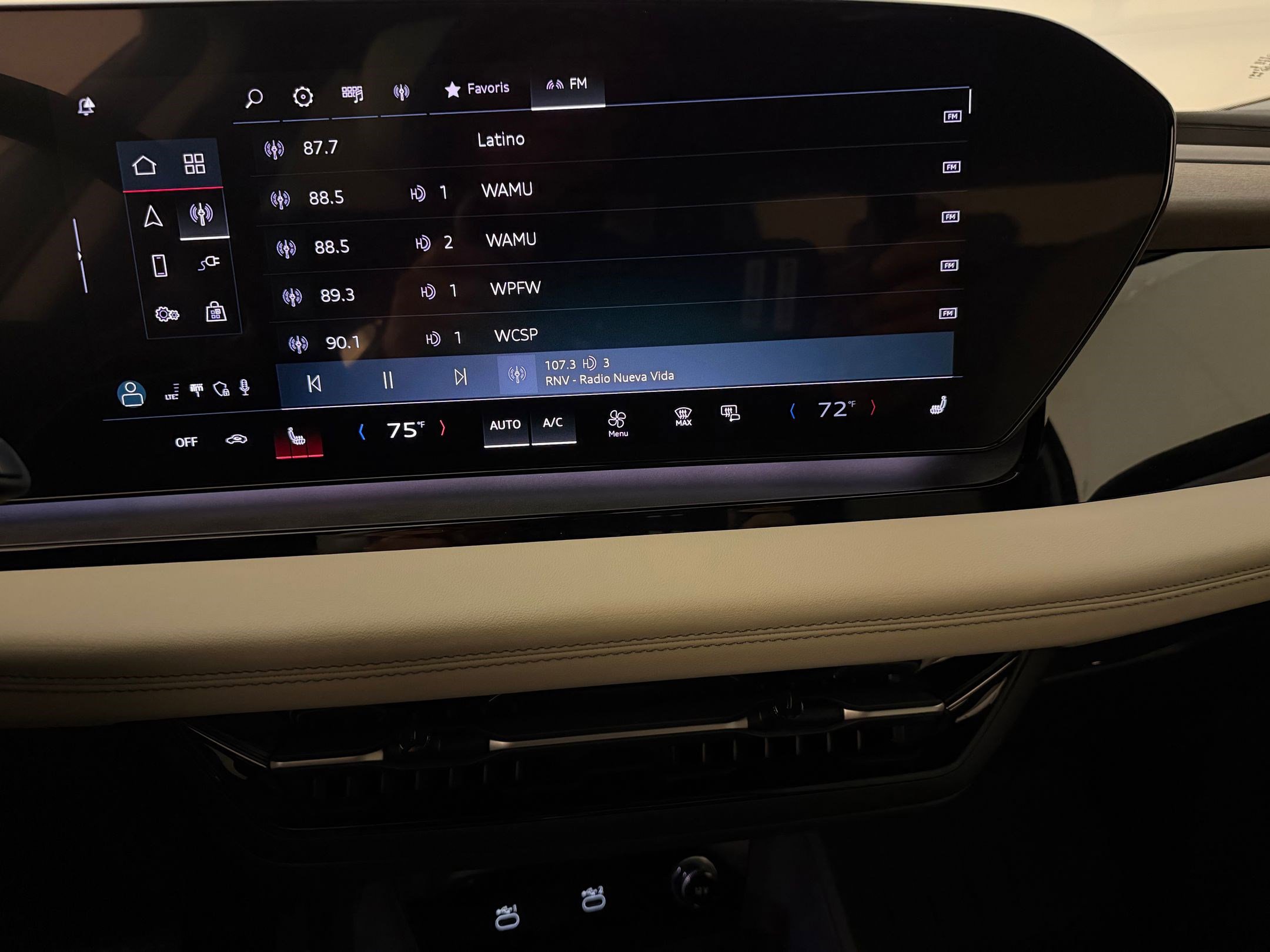 Certified 2025 Audi Q6 e-tron Premium w/ Convenience Package image 22