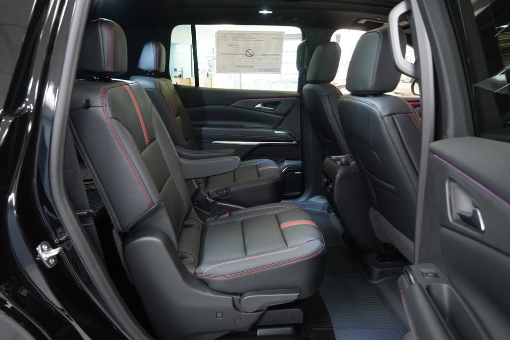 New 2026 Chevrolet Traverse RS w/ LPO, Floor Liner Package AWD/4WD image 34