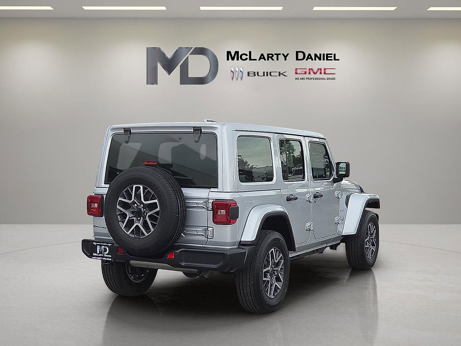Used 2024 Jeep Wrangler Unlimited Sahara w/ Technology Group AWD/4WD image 5