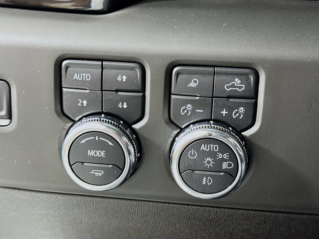 Used 2025 GMC Sierra 3500 Denali w/ Technology Package AWD/4WD image 13