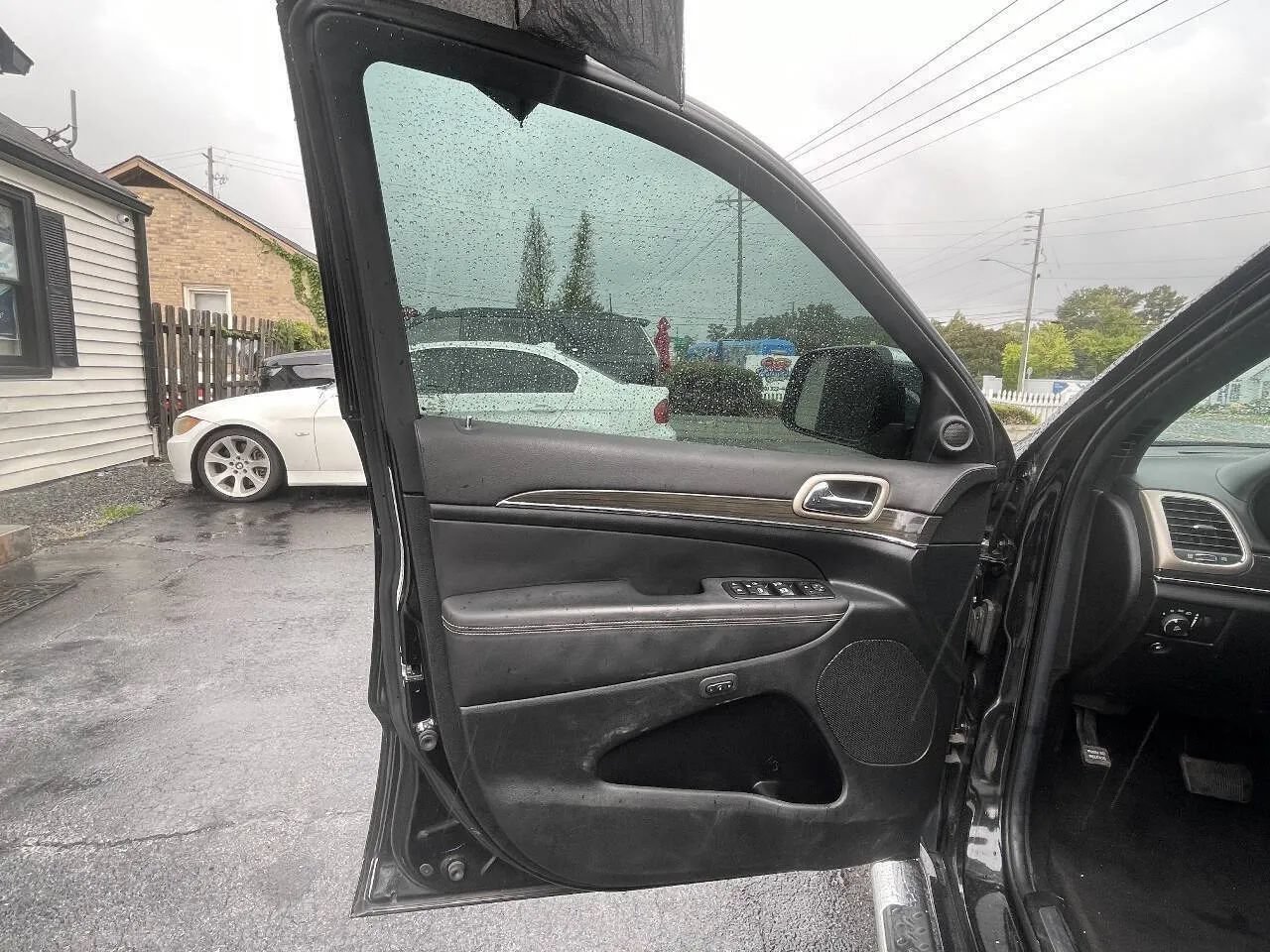 Used 2014 Jeep Grand Cherokee Overland w/ Advanced Technology Group AWD/4WD image 14