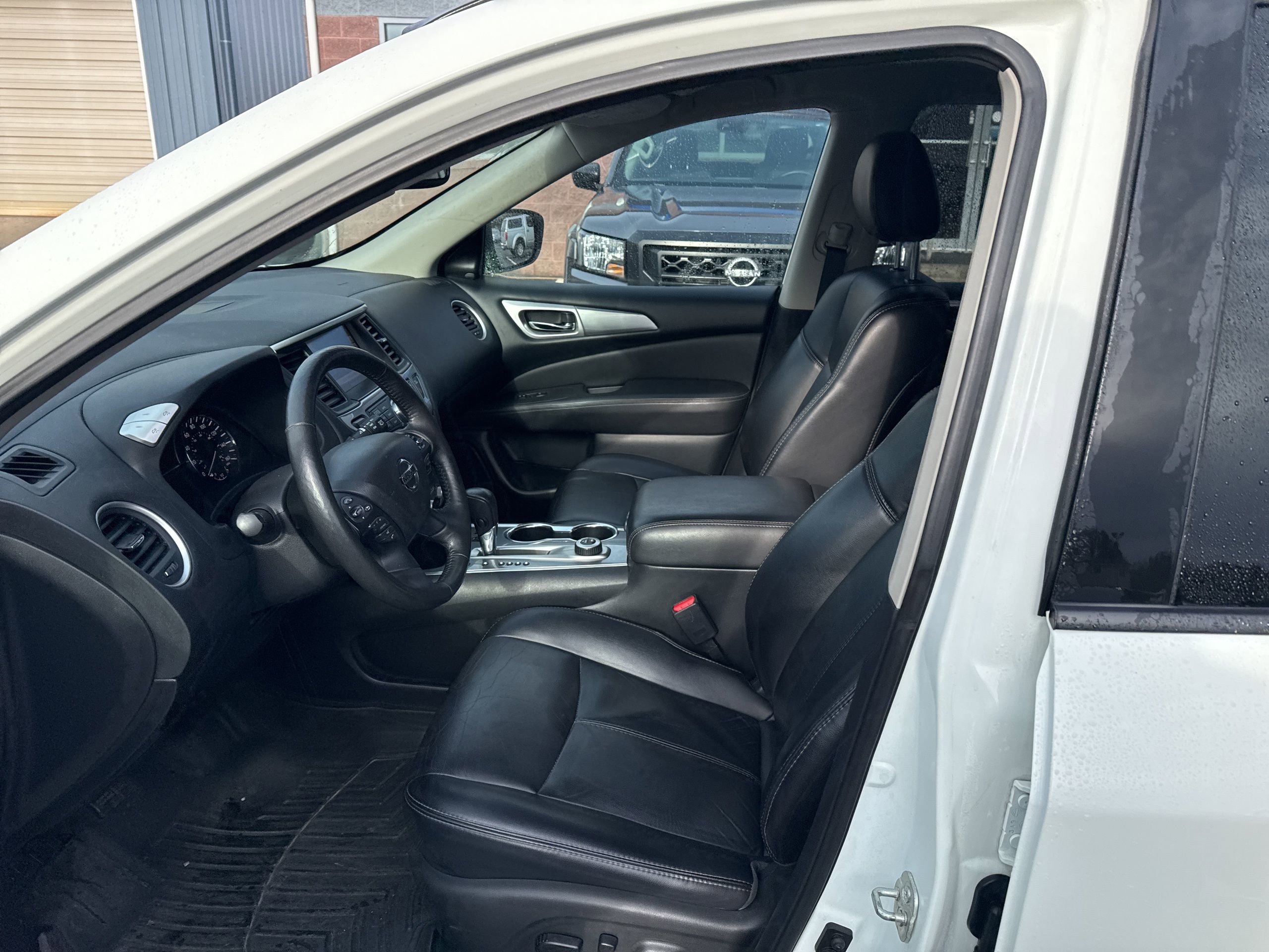 Used 2019 Nissan Pathfinder SL image 10