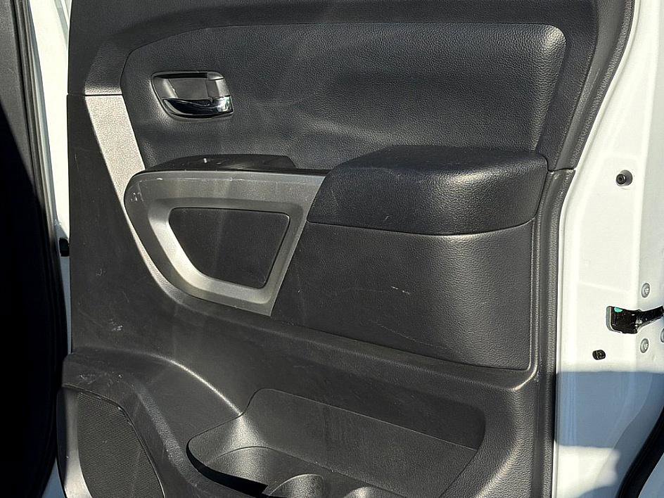 Used 2021 Nissan Titan SV w/ SV Convenience Package image 27