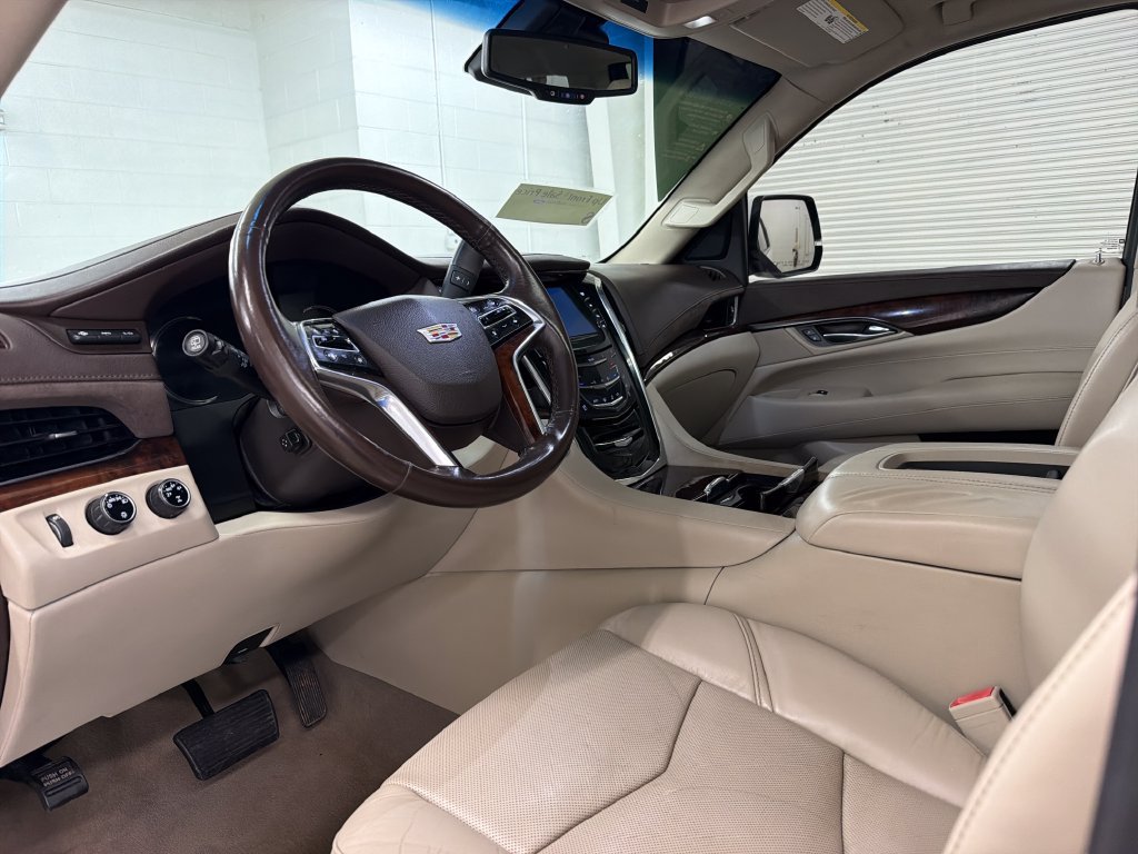 Used 2016 Cadillac Escalade ESV Luxury AWD/4WD image 6