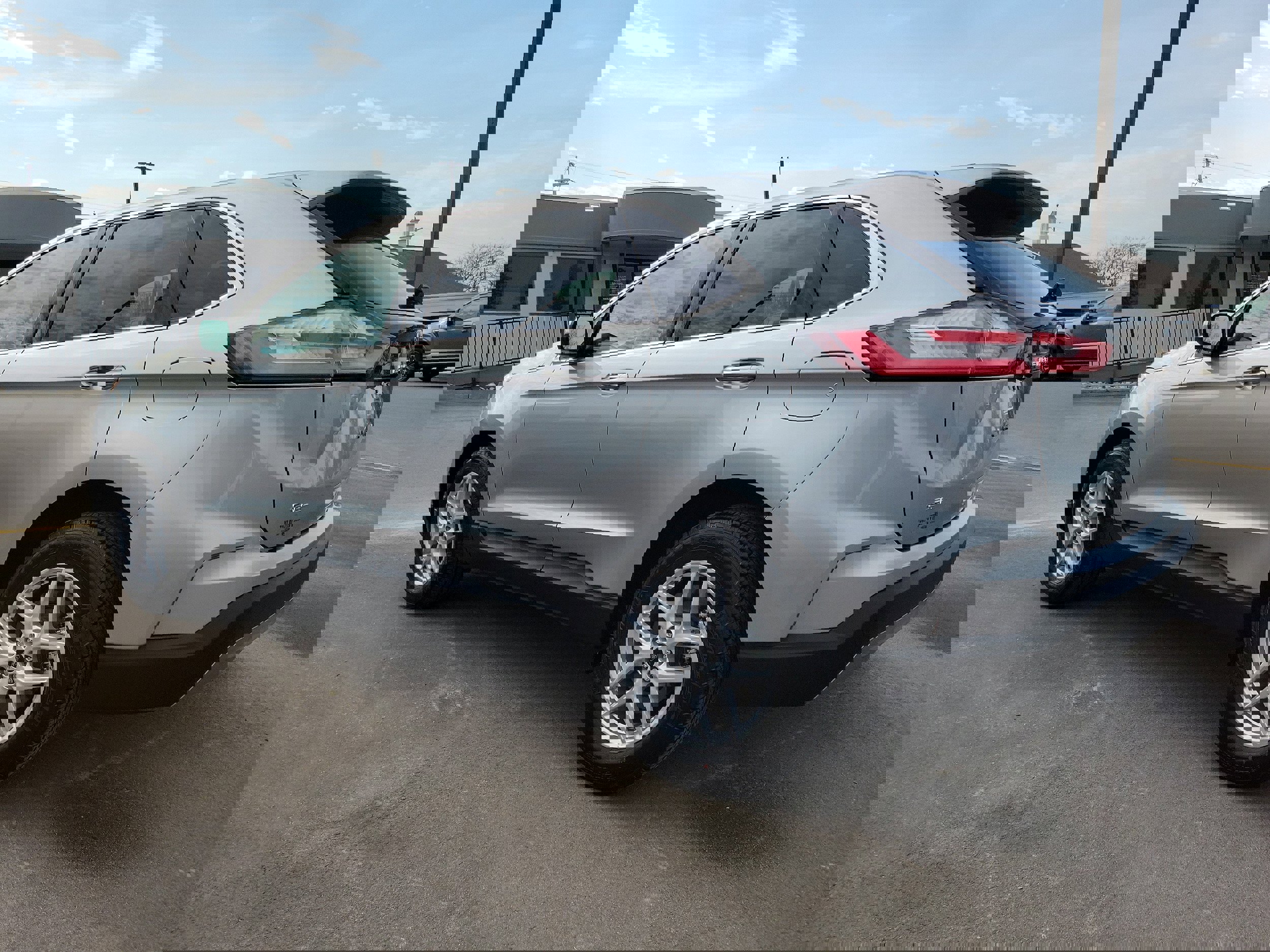 Used 2024 Ford Edge SEL w/ Convenience Package image 3