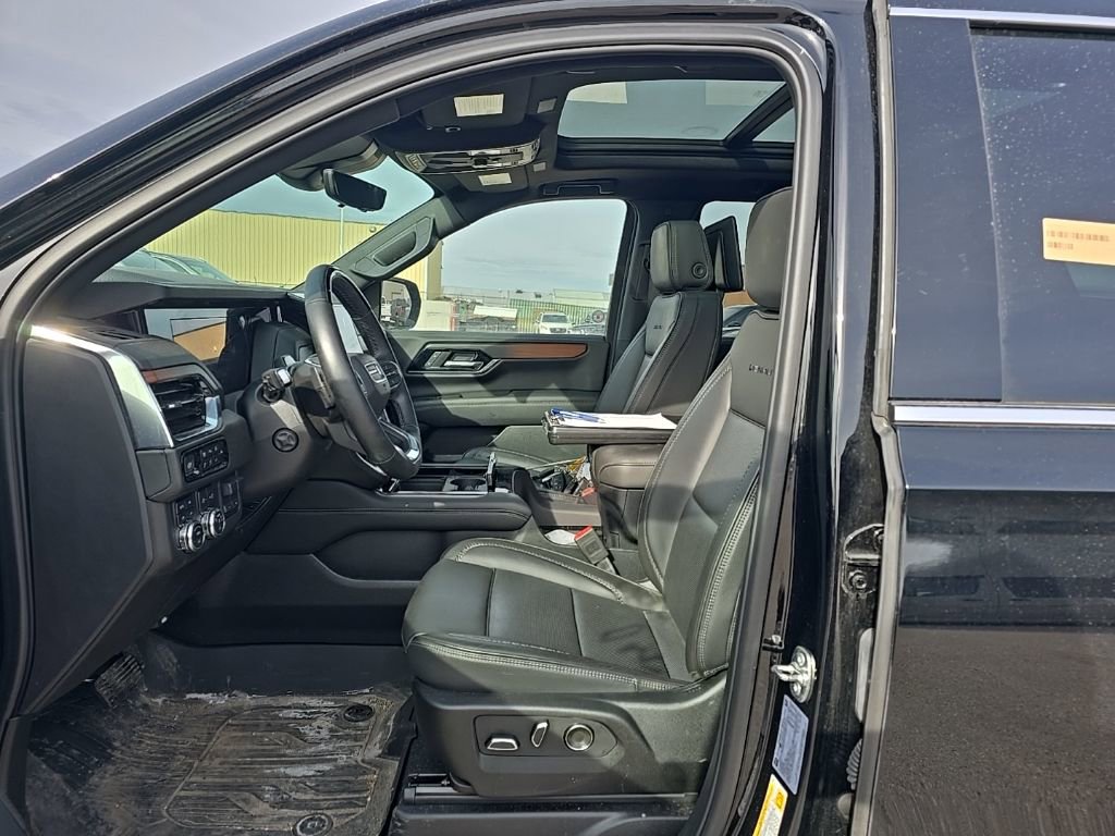 Used 2025 GMC Yukon Denali w/ Denali Reserve Package image 10