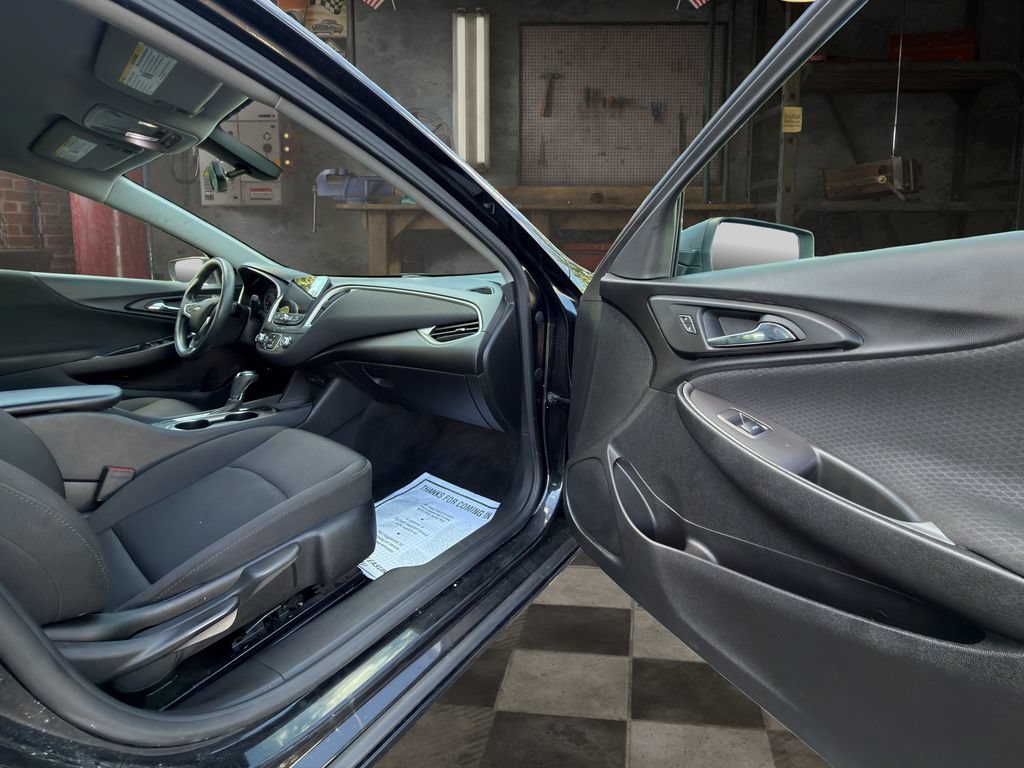 Certified 2020 Chevrolet Malibu LS FWD image 17