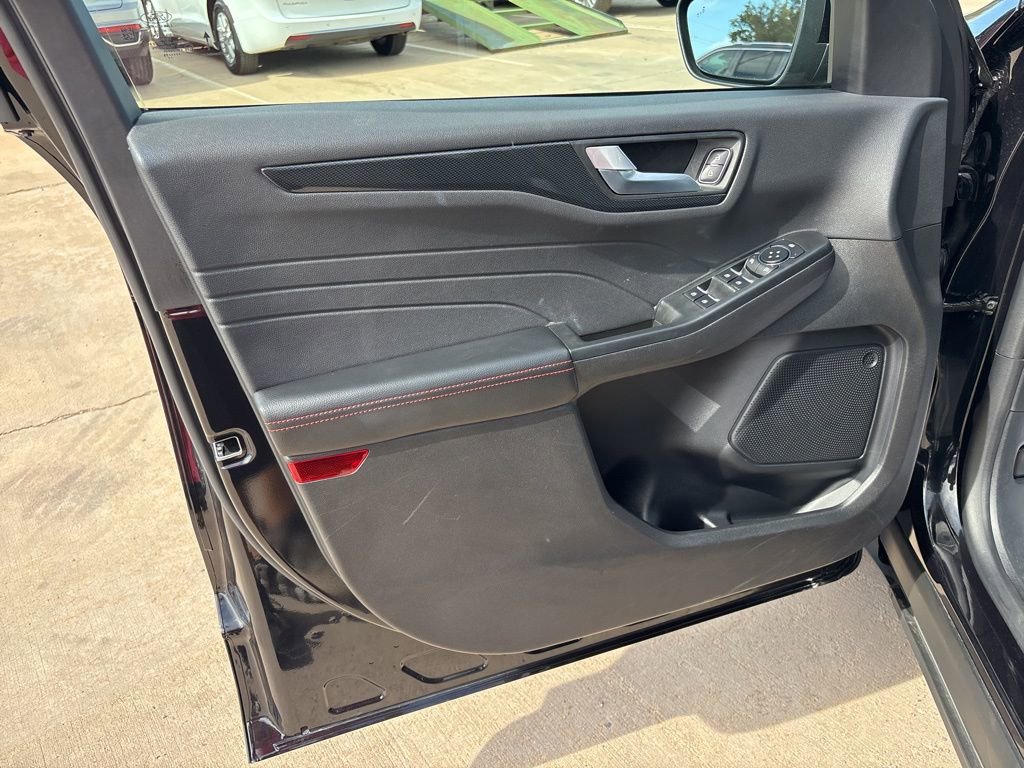 Used 2025 Ford Escape ST-Line Select AWD/4WD image 13