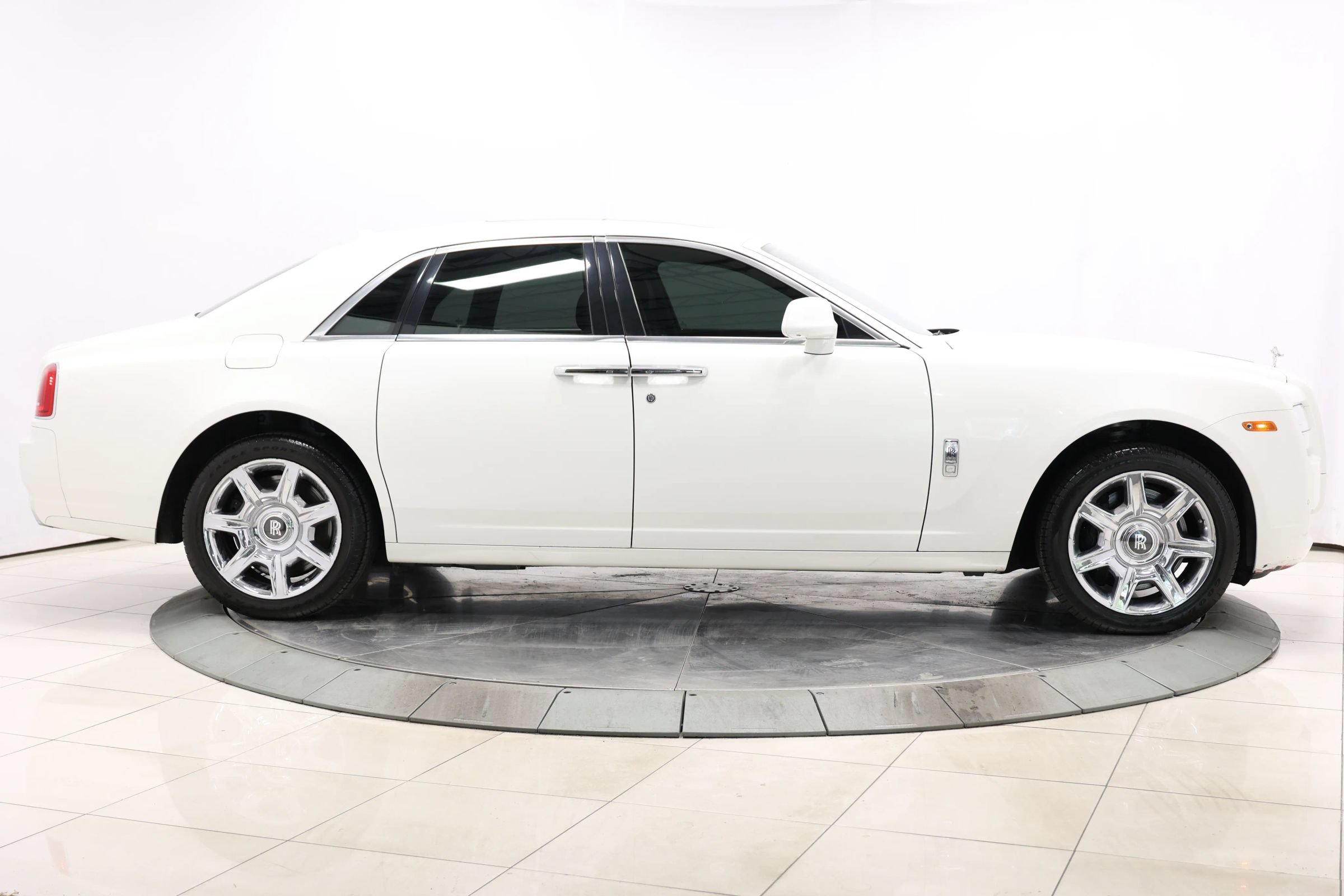 Used 2013 Rolls-Royce Ghost RWD image 91