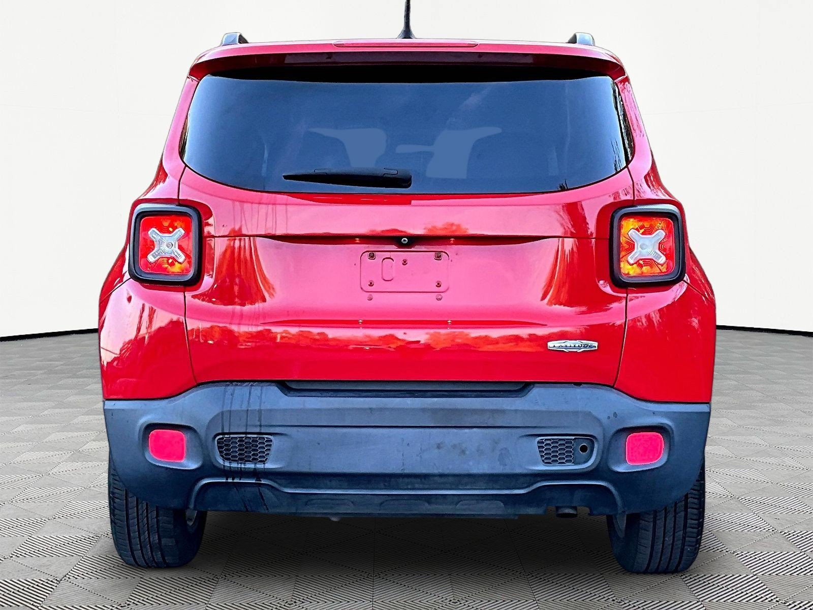 Used 2015 Jeep Renegade Latitude FWD image 5