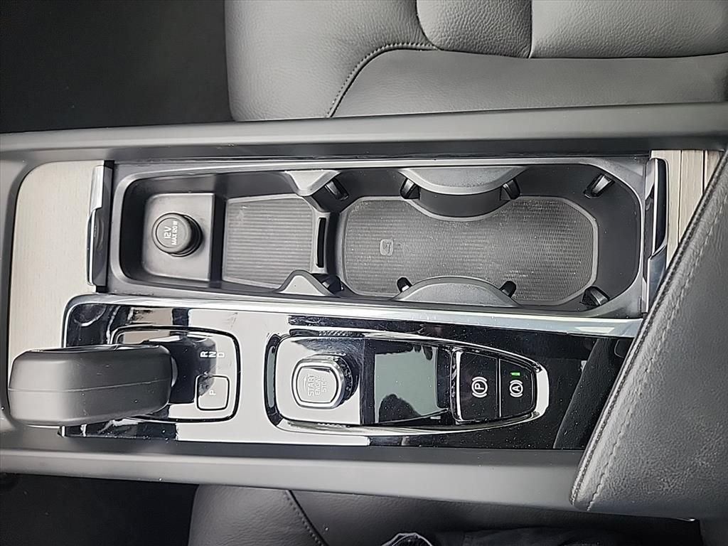 Certified 2025 Volvo XC60 B5 Plus w/ Climate Package AWD/4WD image 22