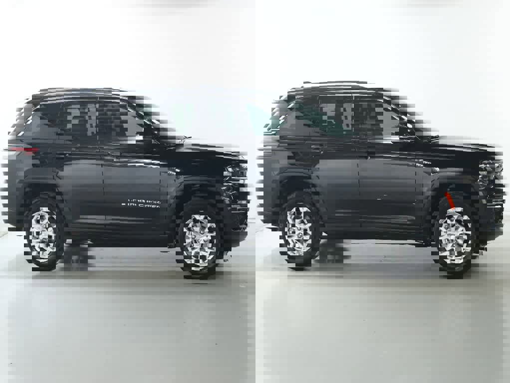 Used 2023 Jeep Grand Cherokee Limited w/ Luxury Tech Group II image 11