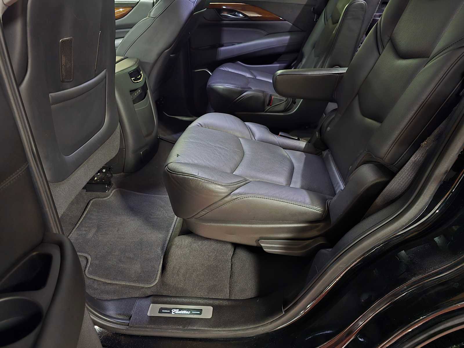 Used 2020 Cadillac Escalade Premium Luxury image 21