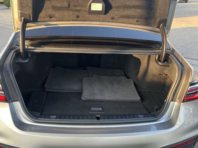 Used 2020 BMW 745e xDrive image 27