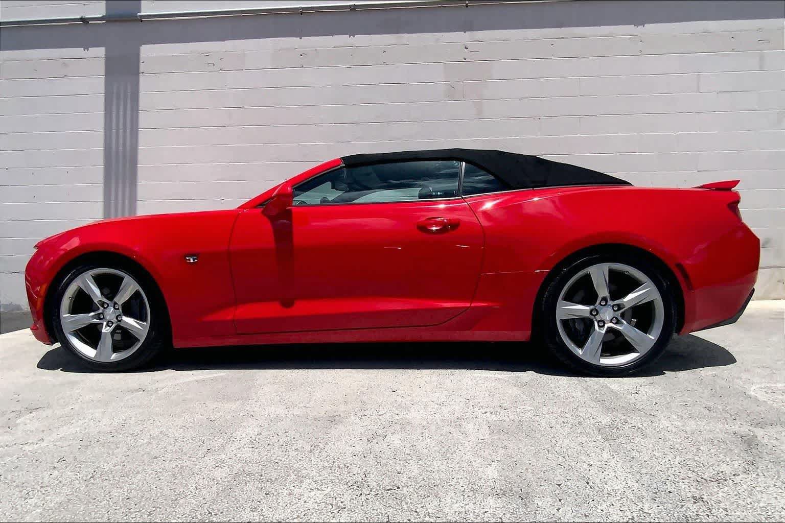 Used 2018 Chevrolet Camaro SS RWD image 3