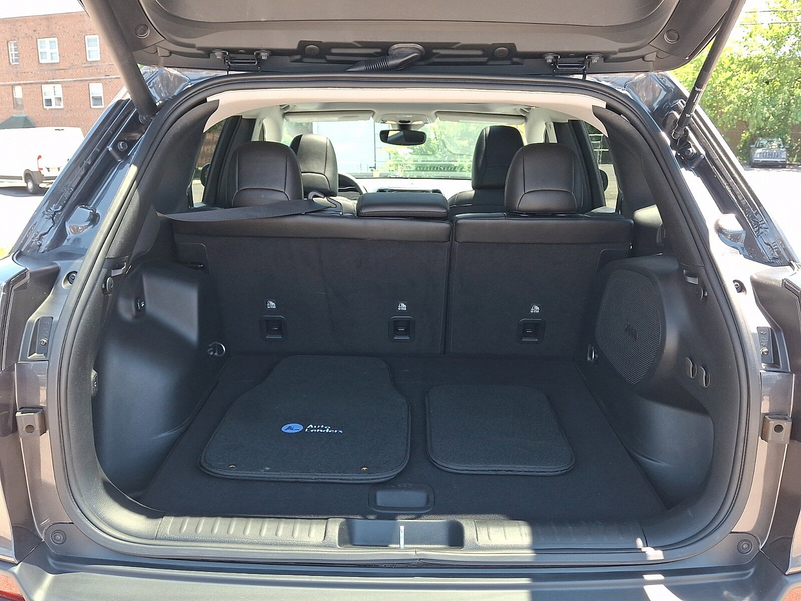 Used 2022 Jeep Cherokee Limited AWD/4WD image 28