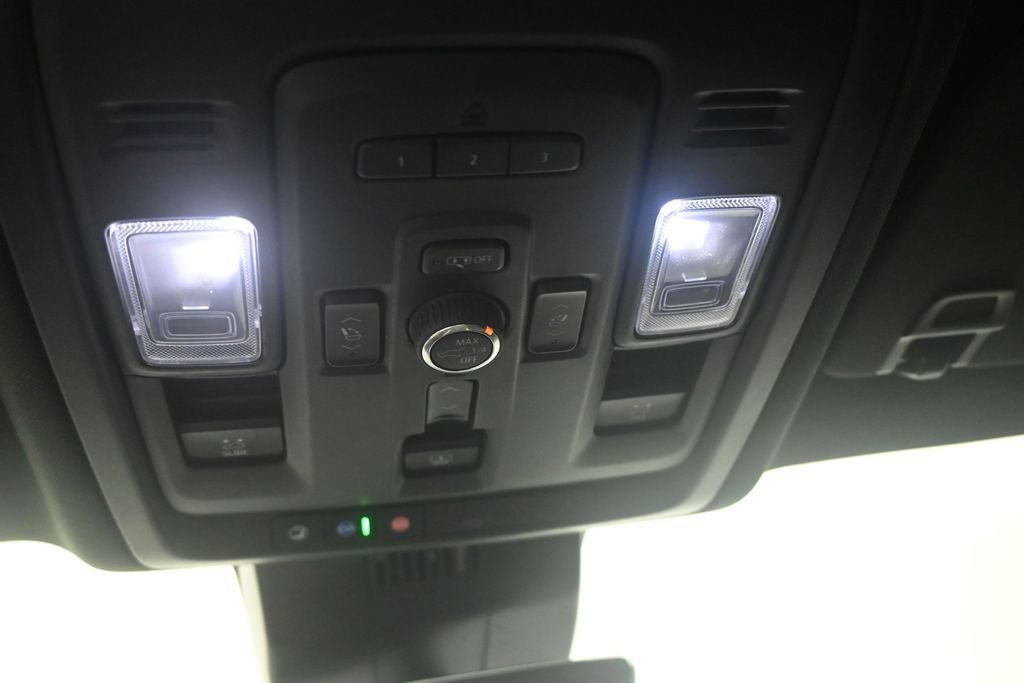 Used 2024 GMC Yukon Denali w/ Denali Reserve Package AWD/4WD image 40