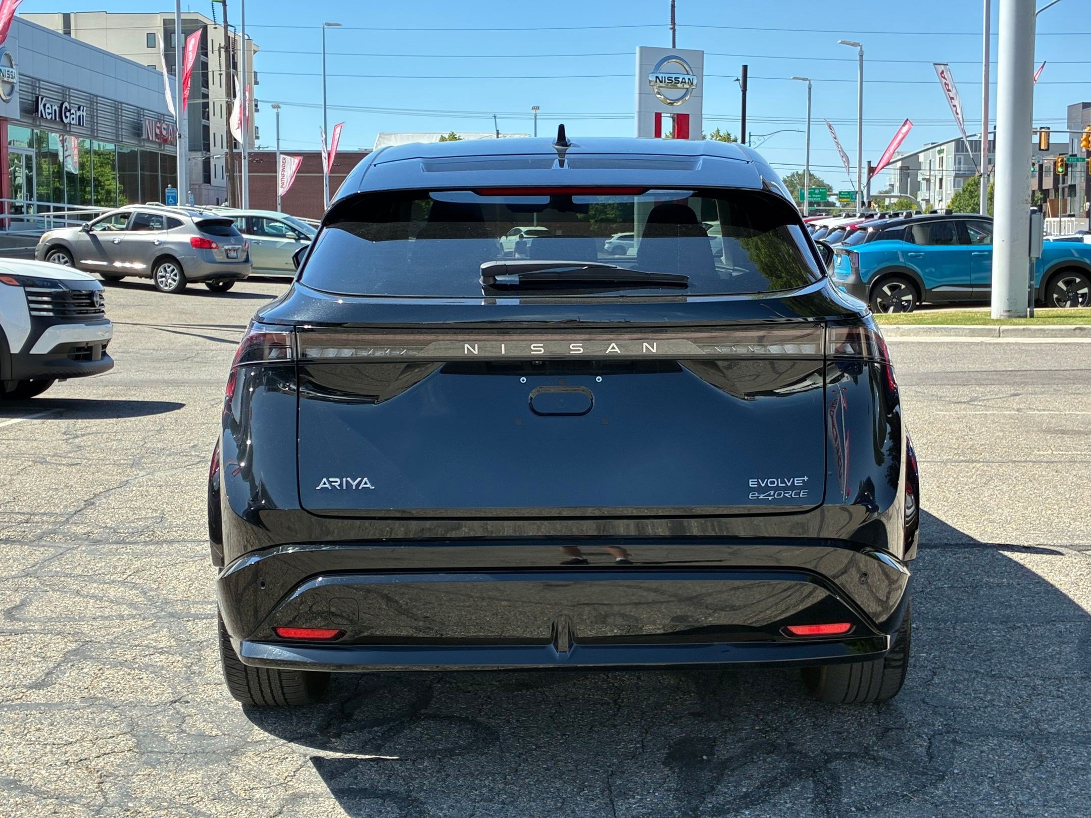Used 2025 Nissan Ariya AWD image 7