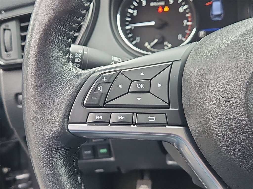Used 2018 Nissan Rogue SV image 12