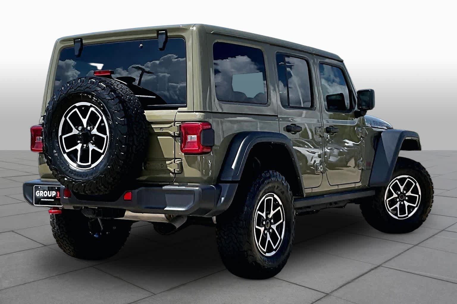Used 2025 Jeep Wrangler Unlimited Rubicon w/ Convenience Group AWD/4WD image 13