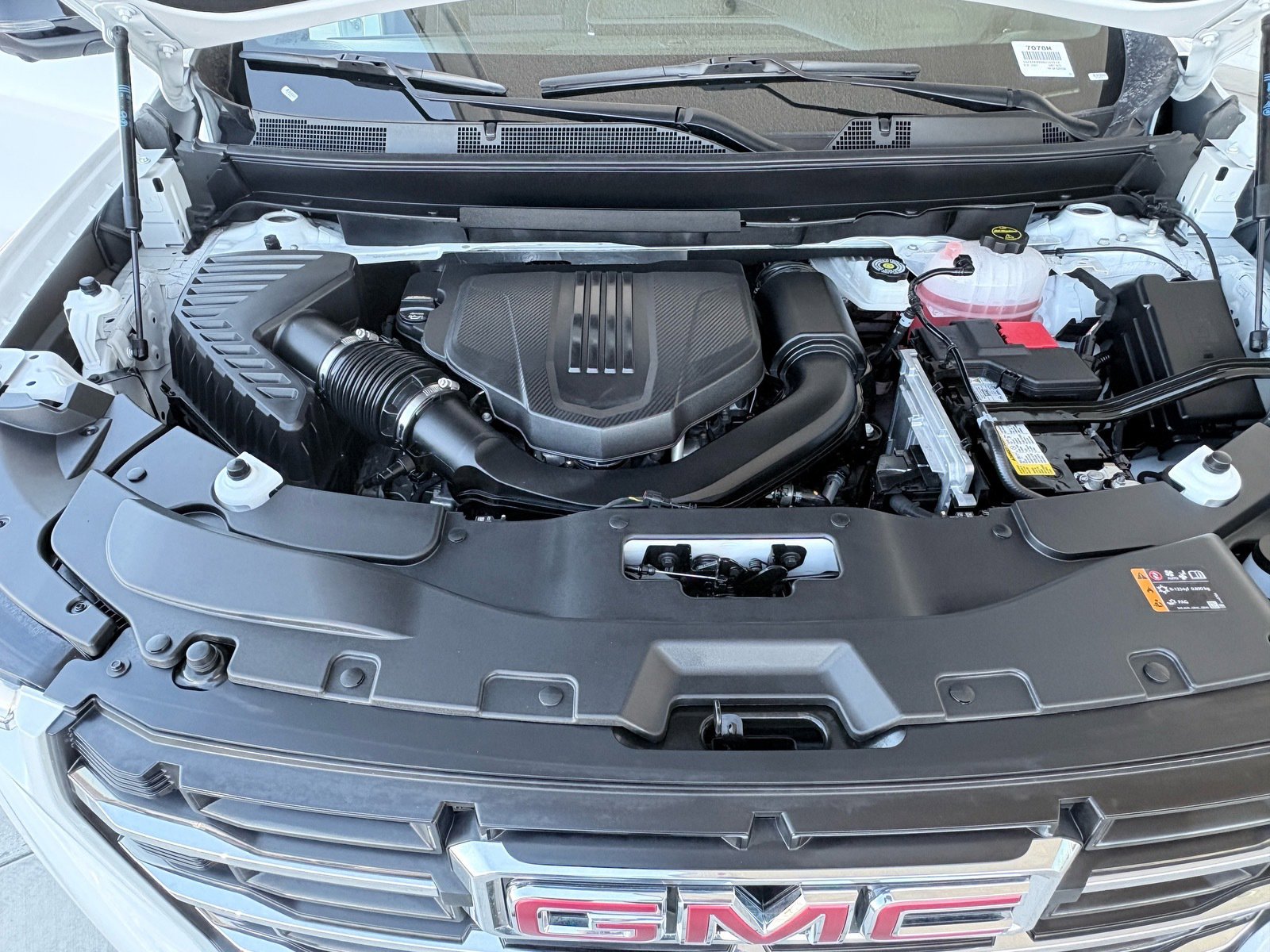 Used 2025 GMC Acadia Elevation image 25