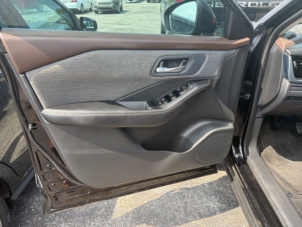 Used 2023 Nissan Rogue SV FWD image 14