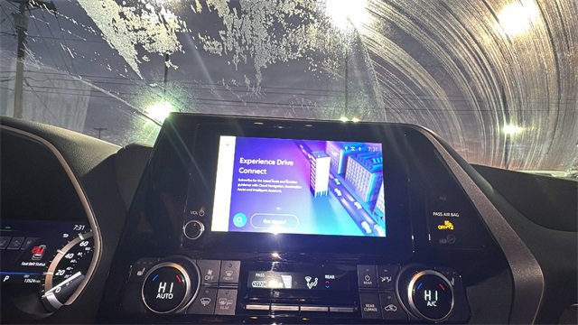 Used 2023 Toyota Highlander XLE image 16