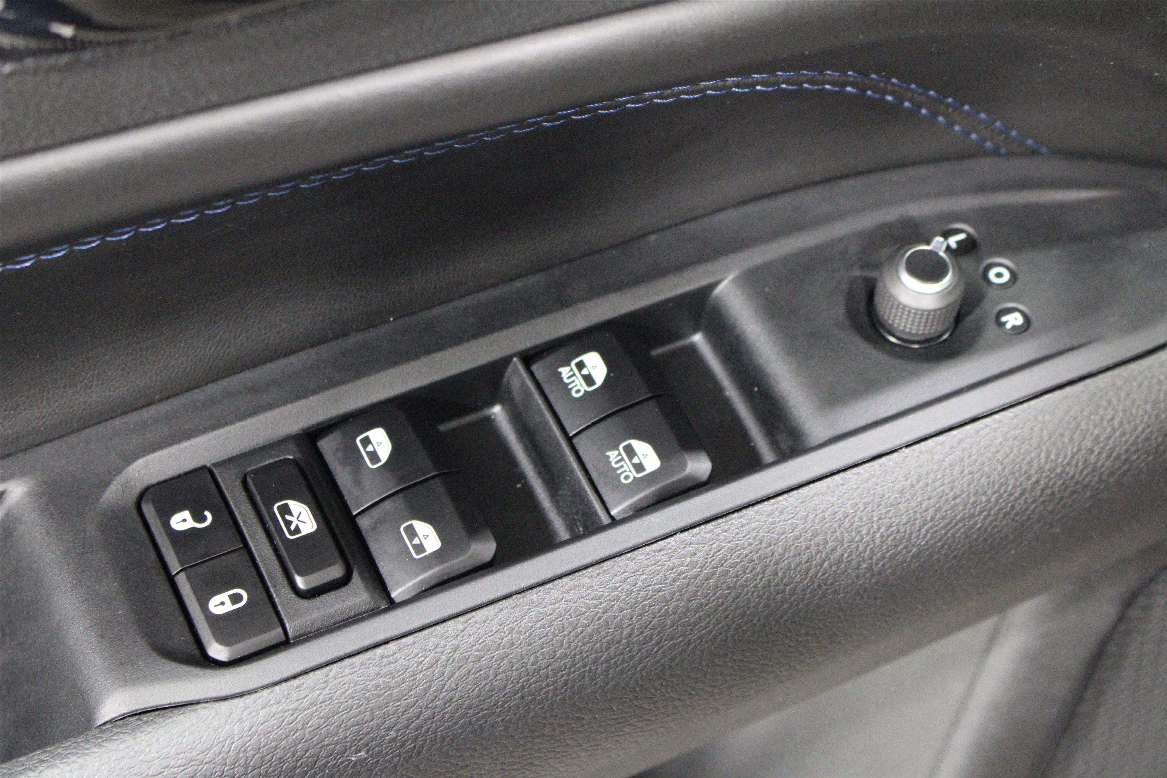 Used 2025 Jeep Compass Latitude w/ Altitude Special Edition AWD/4WD image 7