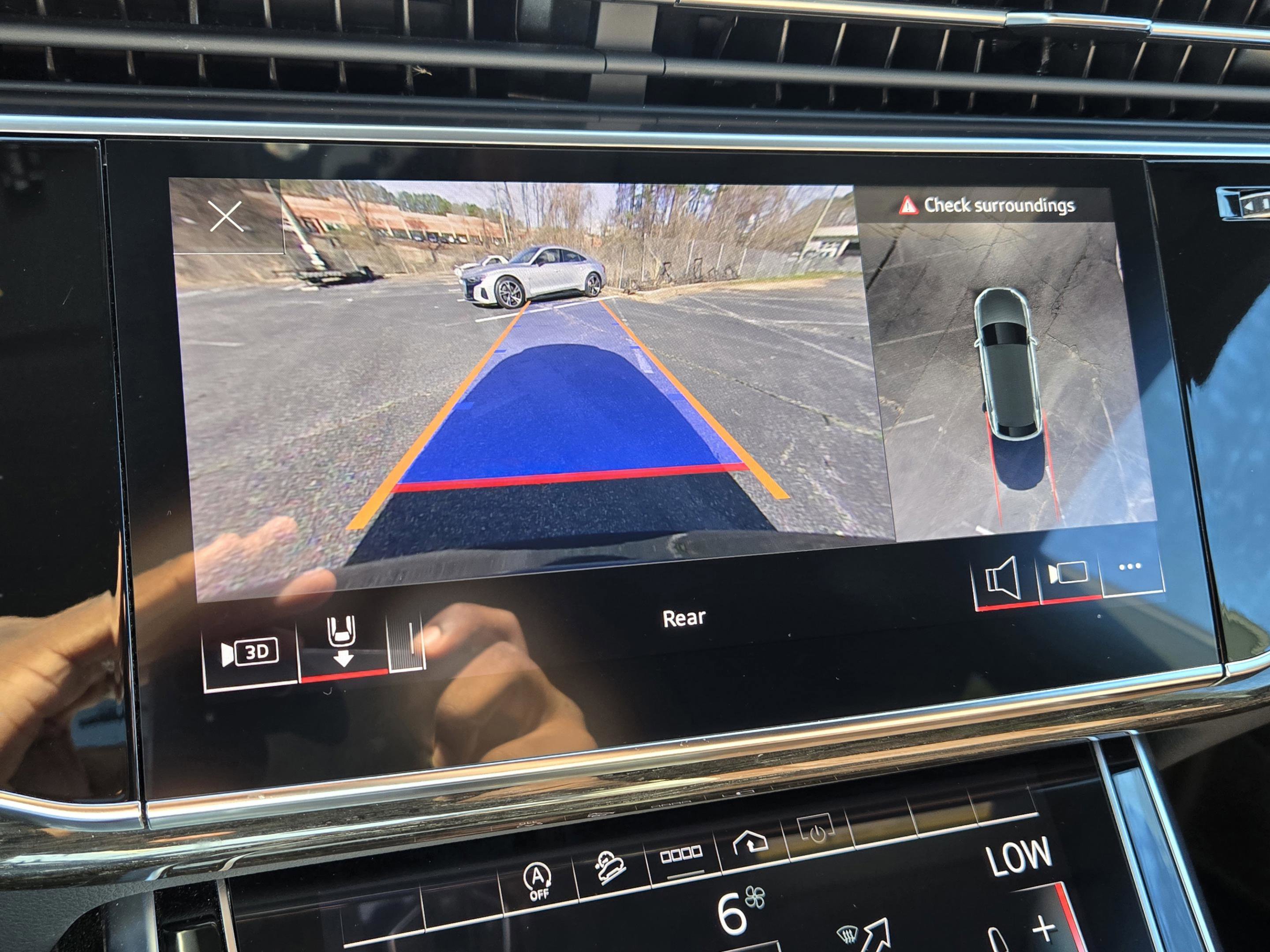 Used 2023 Audi Q8 Premium image 10