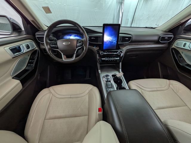 Certified 2023 Ford Explorer Platinum w/ Technology Package image 11