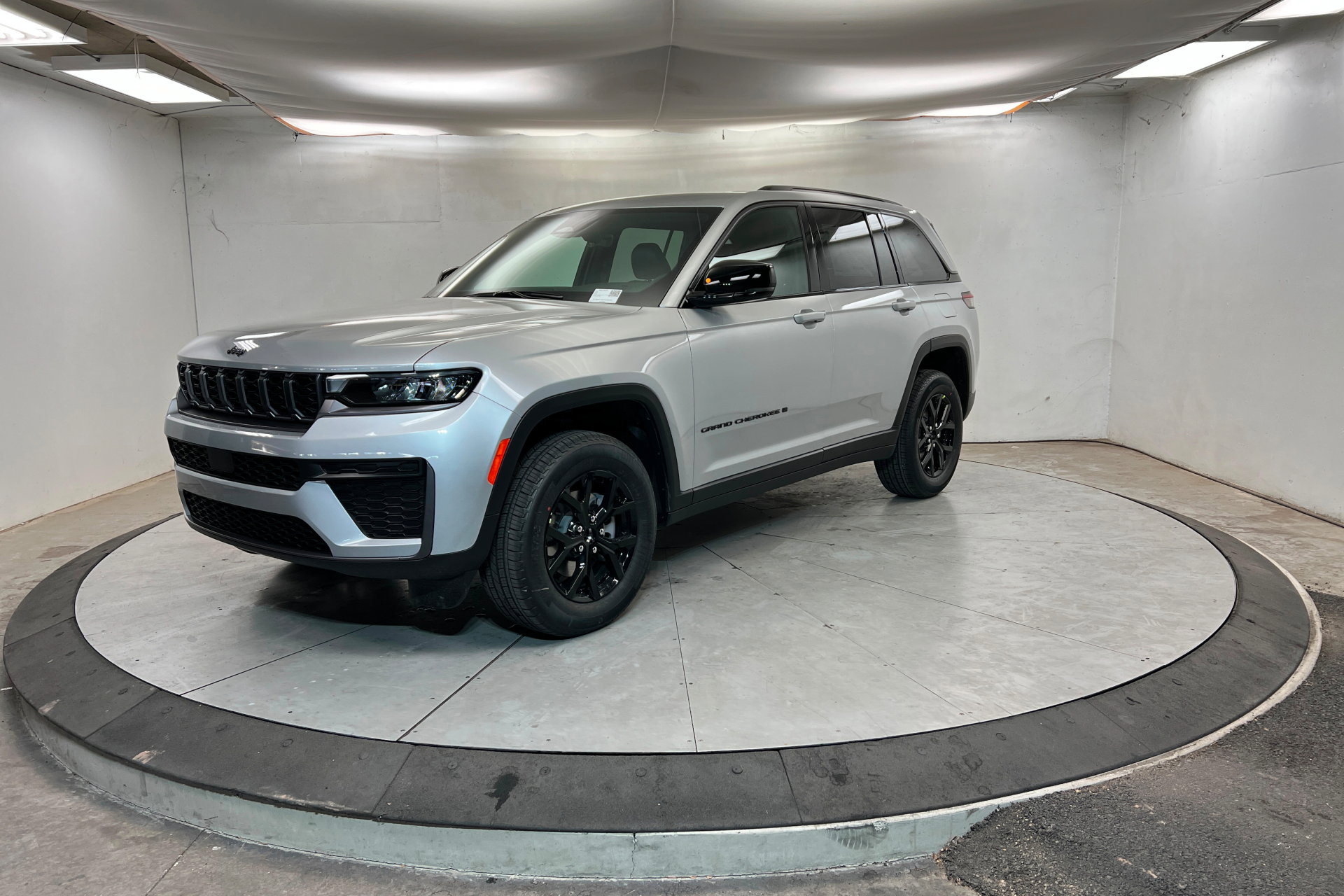 New 2026 Jeep Grand Cherokee Altitude AWD/4WD image 1