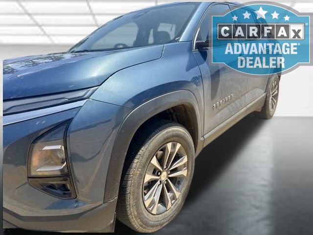 Used 2025 Chevrolet Equinox LT w/ Safety and Technology Package FWD image 2