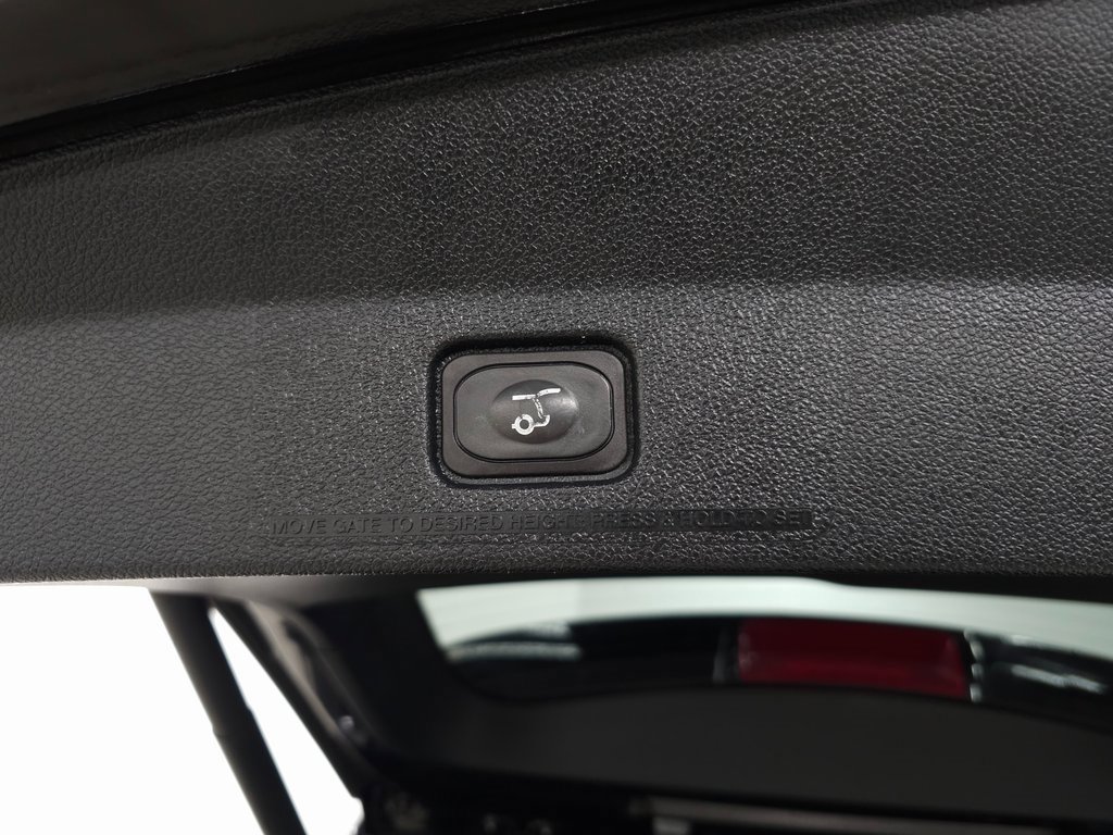 Used 2018 Ford Explorer XLT w/ Equipment Group 202A image 9